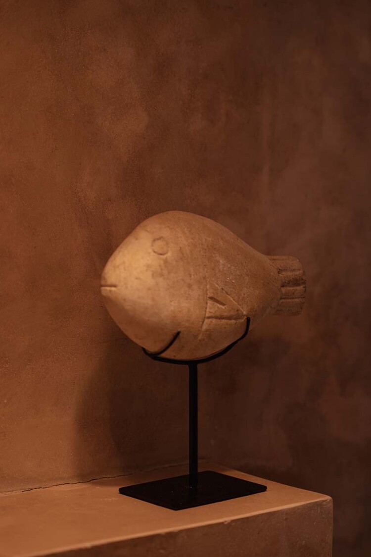 Bazar Bizar The Fish Stone on Stand - S