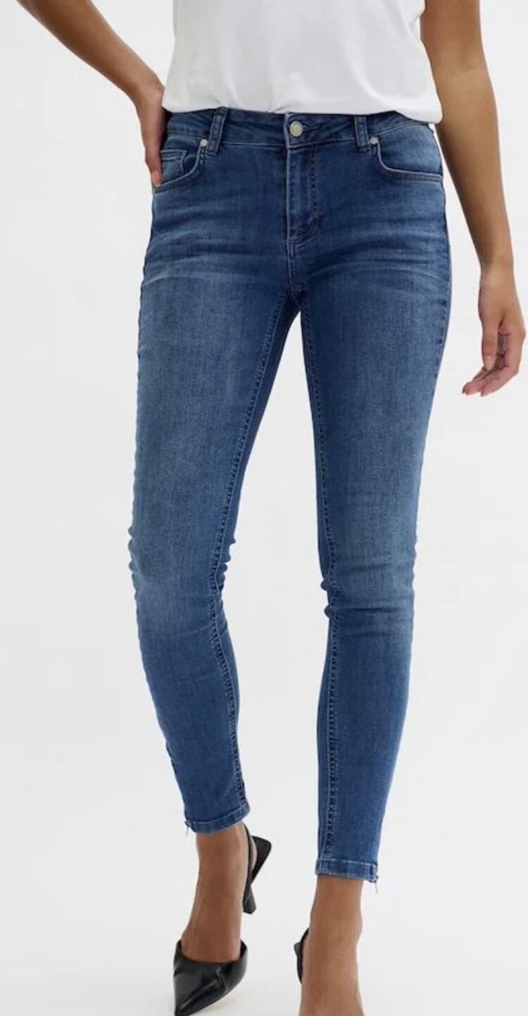 My Essential Wardrobe 31 The Celinazip