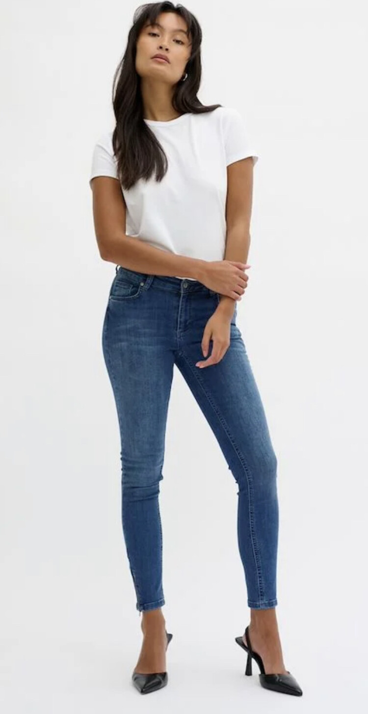 My Essential Wardrobe 31 The Celinazip