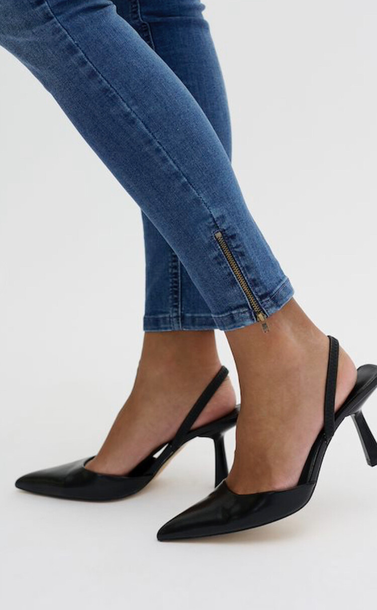 My Essential Wardrobe 31 The Celinazip