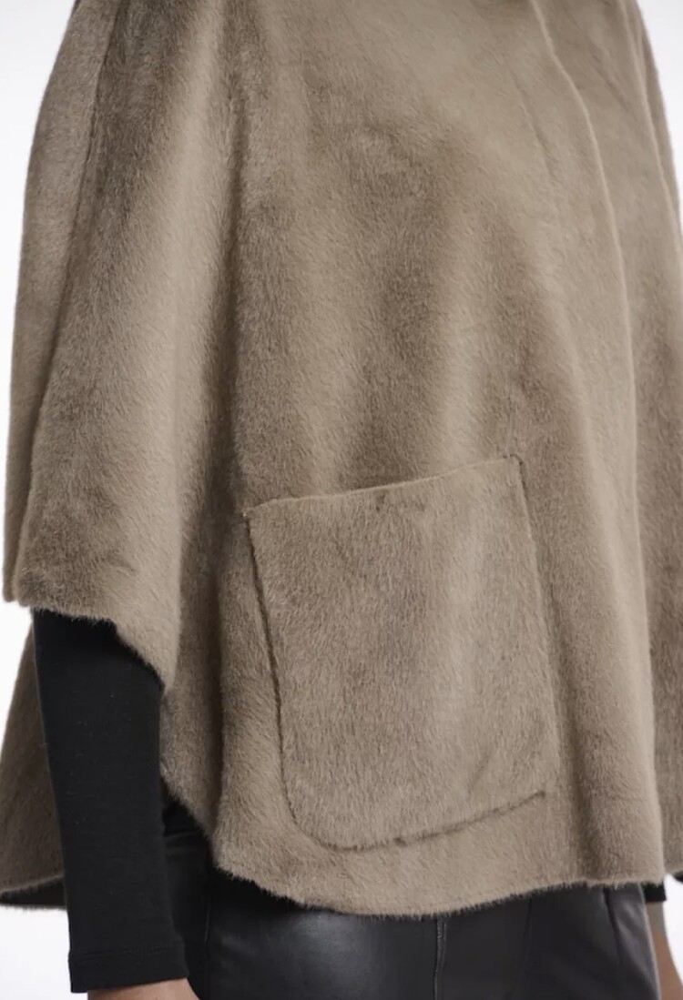 Rino & Pelle Dewi.7002511 Fur Cape