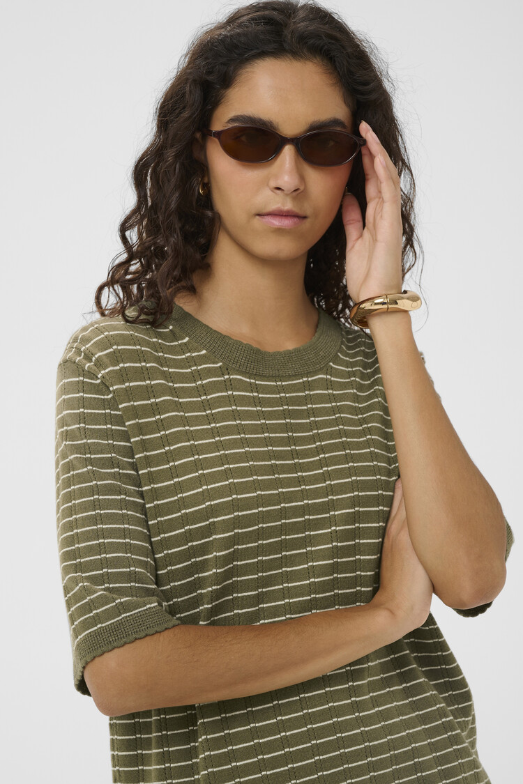 Soaked In Luxury SLSpina Pullover SS