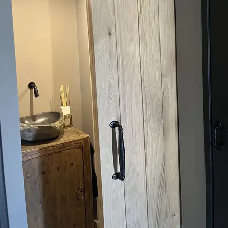 Eichenbretter Nut und Feder - 21x140 mm - Gehobelt Eichenholz rustikal künstlich getrocknet (KD) - für Innen & Außen (geschutzt) Eichenbretter Nut und Feder - 21x140 mm - Gehobelt Eichenholz rustikal künstlich getrocknet (KD) - für Innen & Außen (geschutzt)