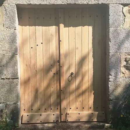 Eichenbretter - 33x155 mm - sägerau (grob) - Eichenholz rustikal - HF ca. 25% (AD)