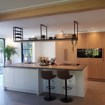 Alte Eichenbalke (gealtert) - 115x240 mm - Gehobelt & gebürstet - rustikales (frisches ) AD Eichenholz Alte Eichenbalke (gealtert) - 115x240 mm - Gehobelt & gebürstet - rustikales (frisches ) AD Eichenholz