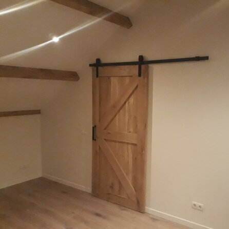 Eichenbretter künstlich getrocknet (KD) - 28x180 mm - Gehobelt - Eichenholz rustikal - für Innen & Außen (geschutzt)