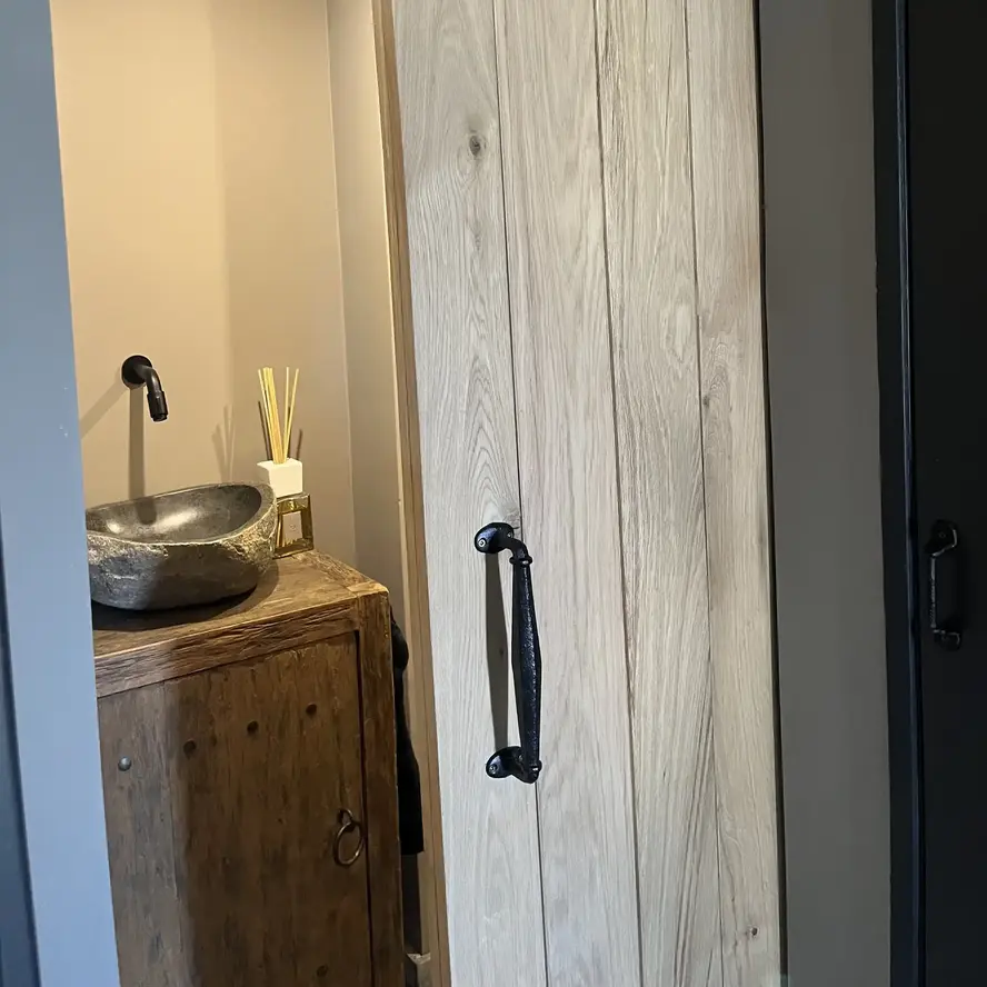 Eichenbrett Nut und Feder - 21x120 mm - Profilholz für verdeckte Befestigung - gehobelt - kammergetrocknet (KD) - Eichen-Fasebrett für innen und geschützte Außenbereiche - Eichenholz rustikal, HF ca. 8-12% Eichenbrett Nut und Feder - 21x120 mm - Profilholz für verdeckte Befestigung - gehobelt - kammergetrocknet (KD) - Eichen-Fasebrett für innen und geschützte Außenbereiche - Eichenholz rustikal, HF ca. 8-12%