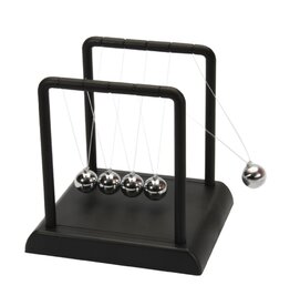 Giant Newton's Cradle klein