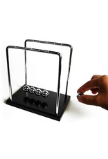 Giant Newton's Cradle groot Giant Newton's Cradle groot