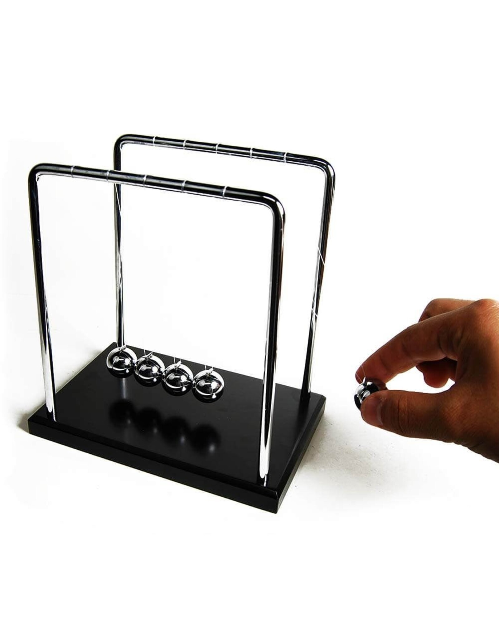 Giant Newton's Cradle groot