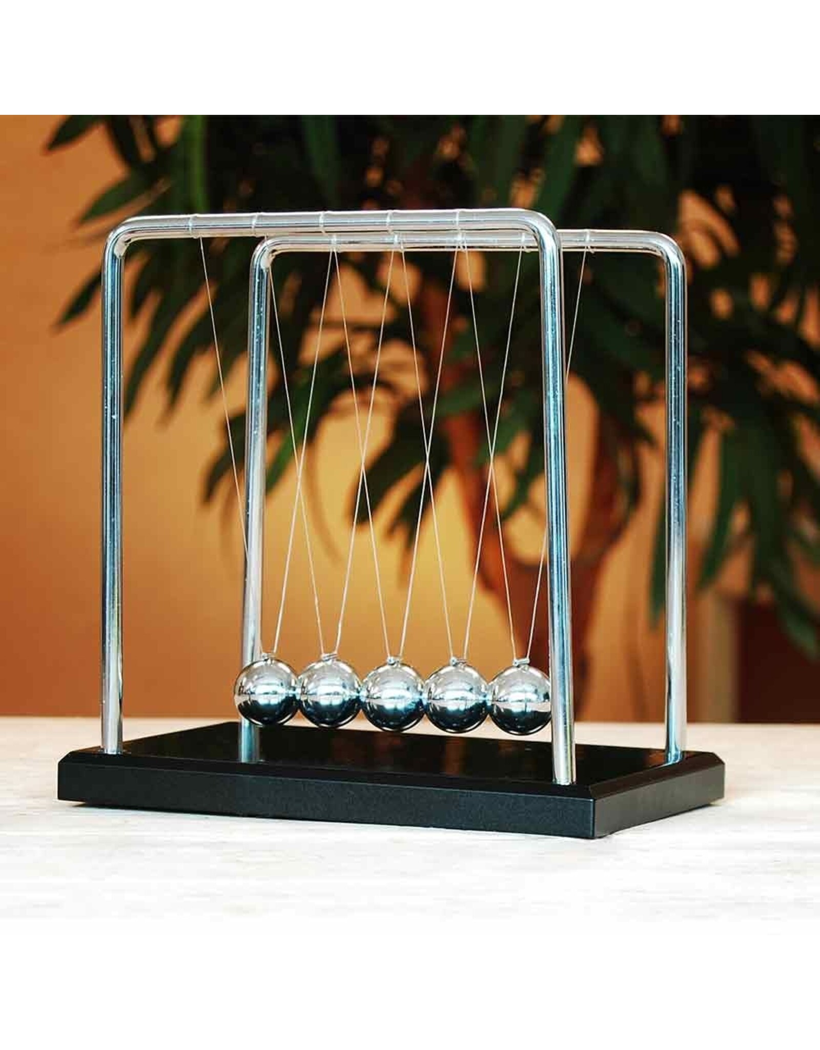 Giant Newton's Cradle groot