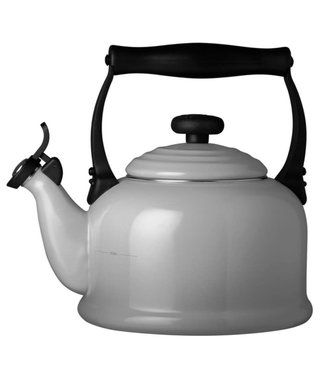 Le Creuset Le Creuset fluitketel Tradition Mist Grey 2.1 ltr. actie