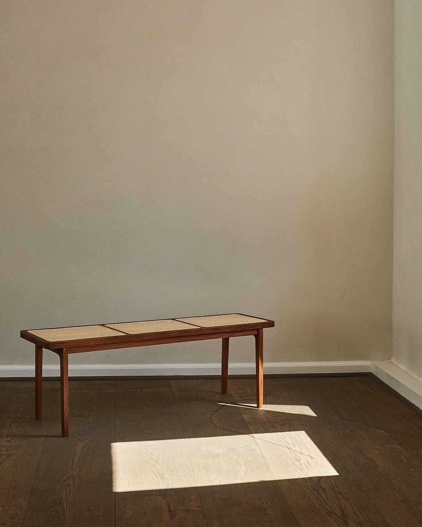 Norr11 Le Roi Bench - Dark Smoked