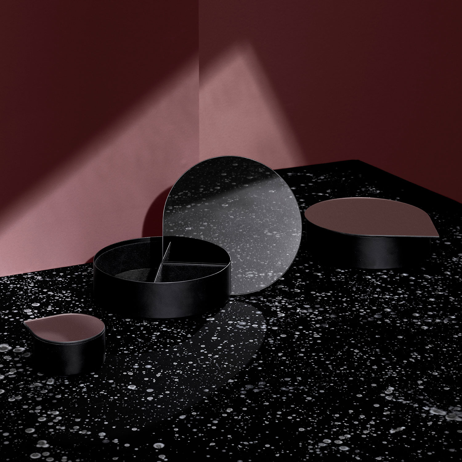 AYTM GUTTA jewelry box L black