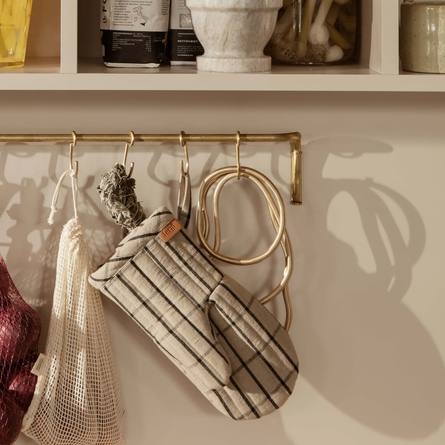 Ferm Living Hale Oven Mitt - Sand/Black