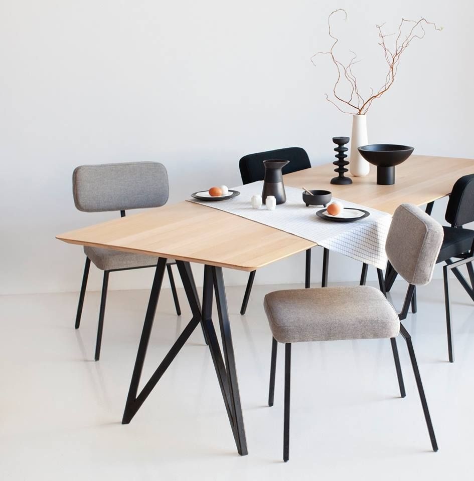 STUDIO HENK Stoel Ode Chair met armleuning - zwart - royal pearl106 - Eiken olie naturel