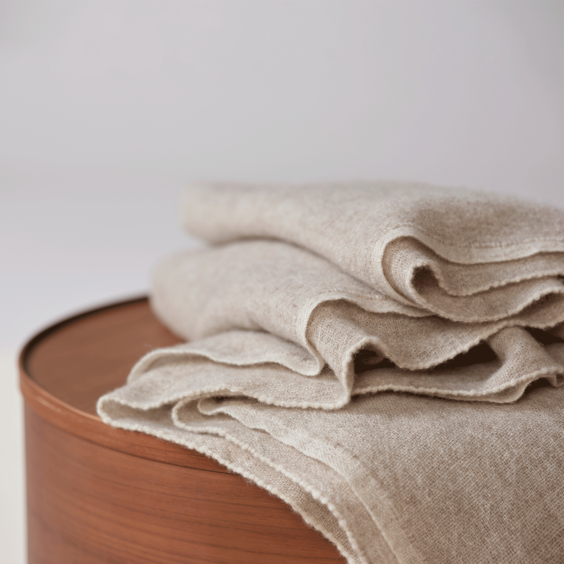 THROW YAMAAT LIGHT GREY 140x180