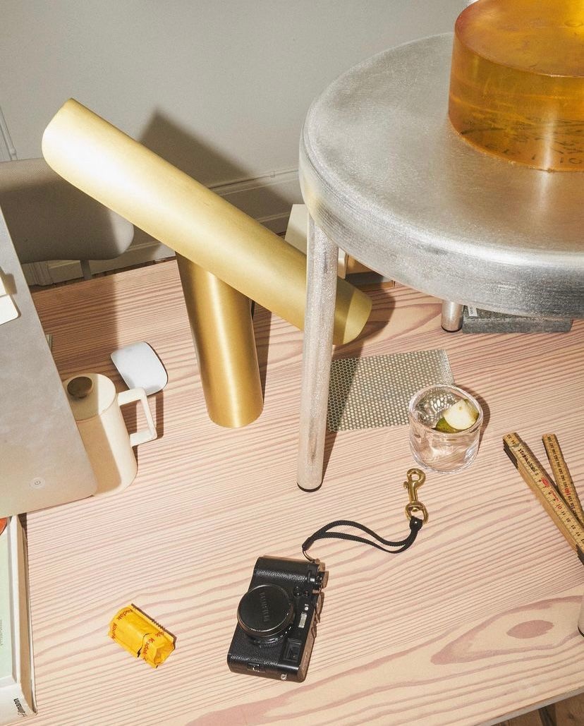 FRAMA T-lamp l table l brushed brass