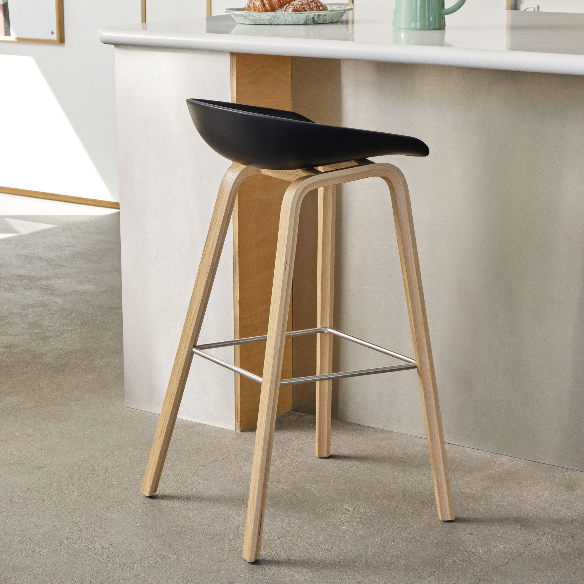 HAY AAS32 Low Oak Khaki shell w. stainless steel footrest w. felt glider H65