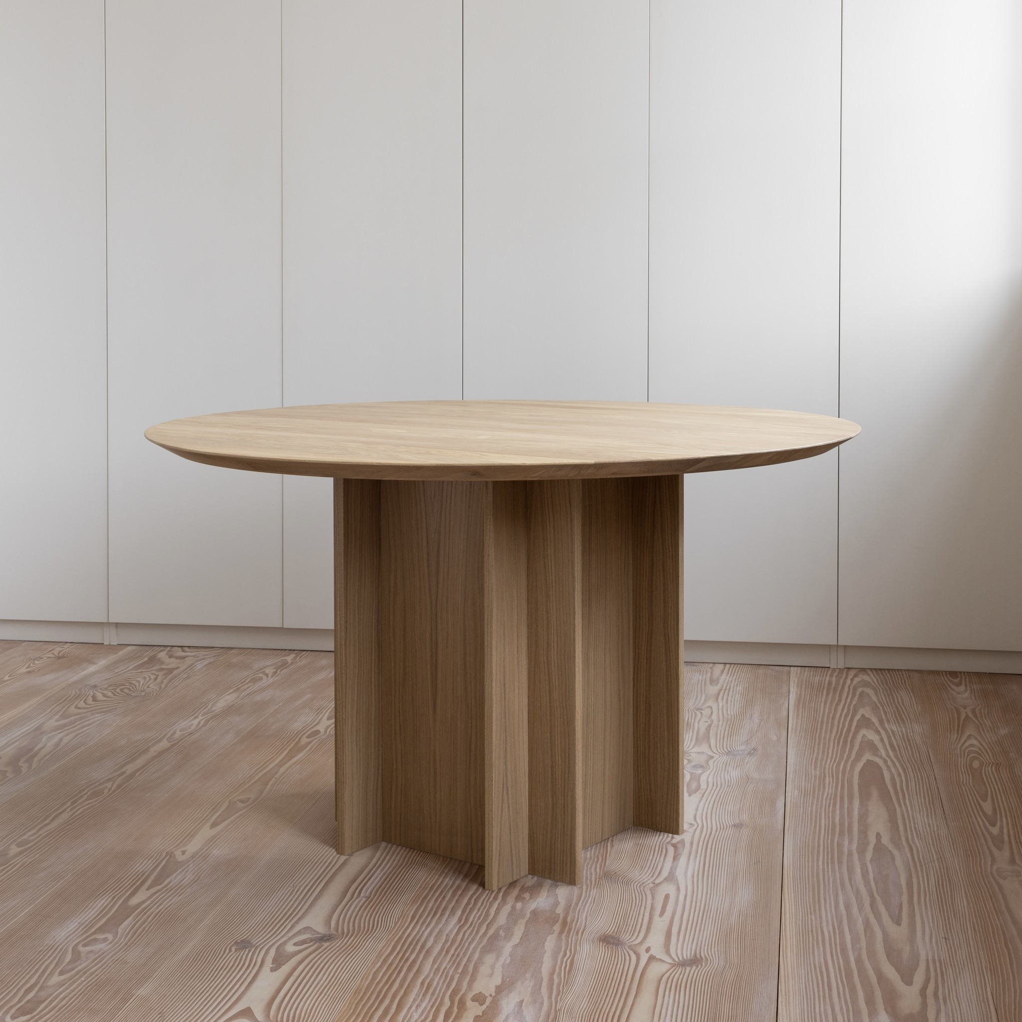 STUDIO HENK Eettafel rond - Column - 130 cm - verjongd - Eiken natural light hardwax olie