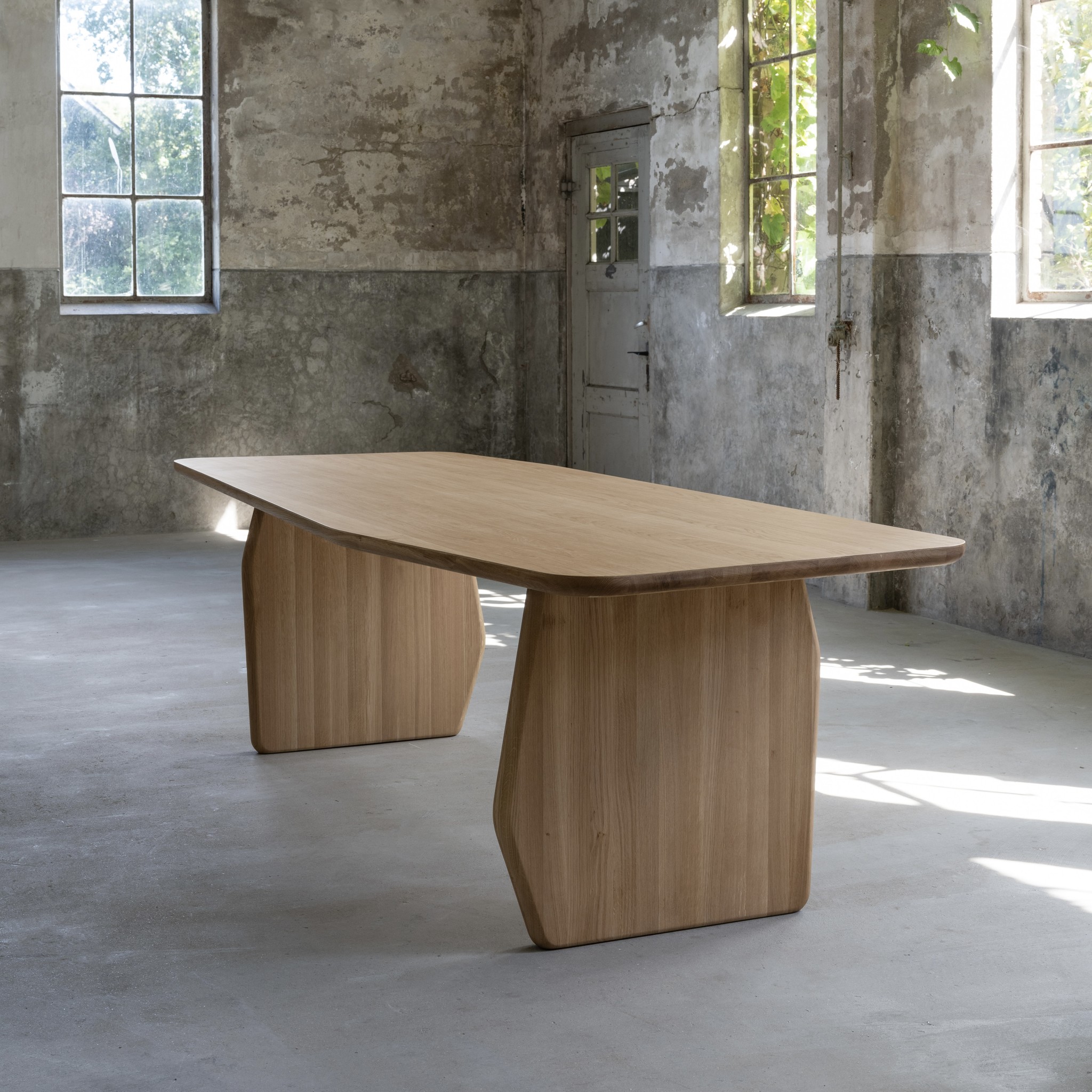 STUDIO HENK Eettafel Paper - Slant - 220 x 100 cm - radius - Eiken natural light hardwax olie