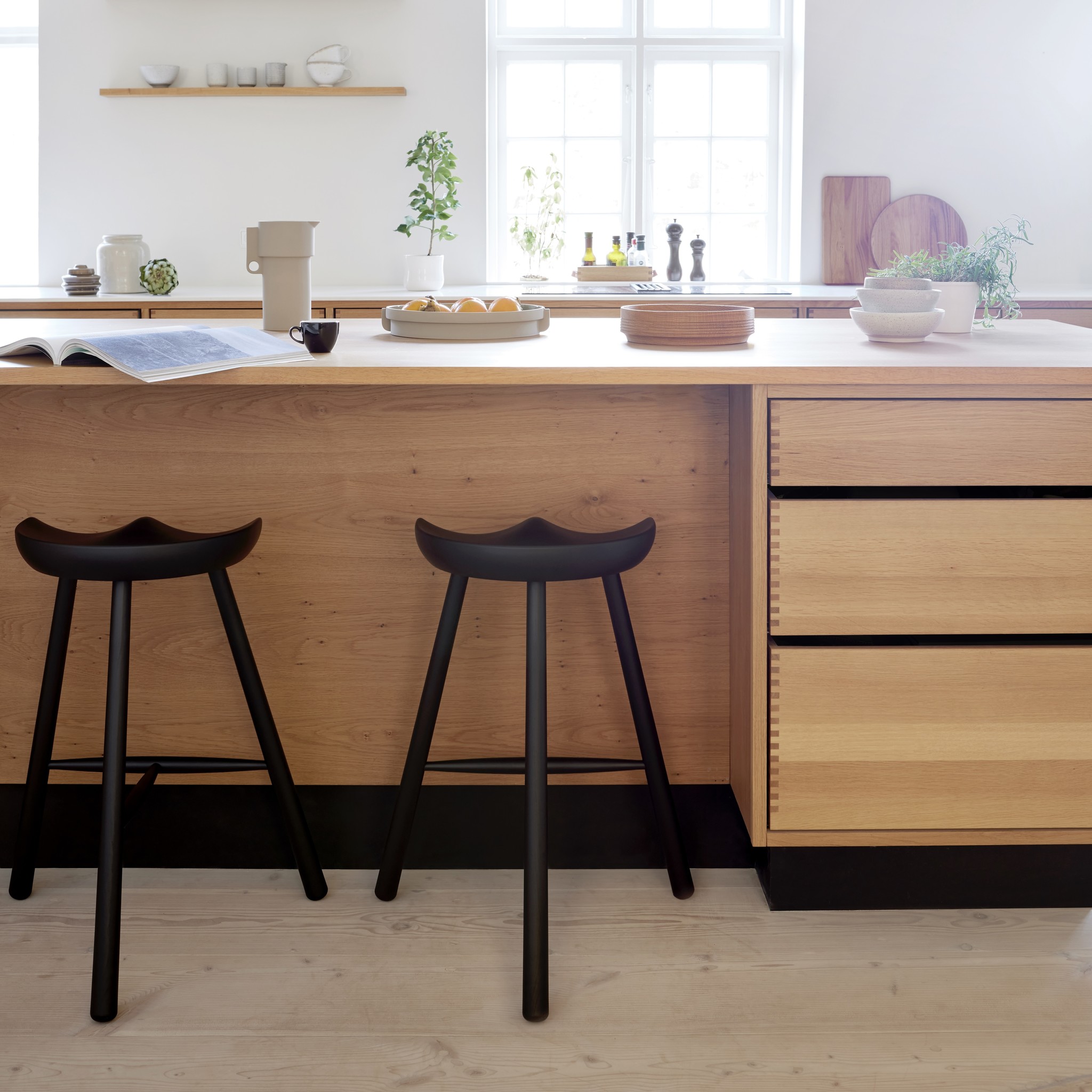 Form & Refine Shoemaker Chair N°68 - Smoked Oak