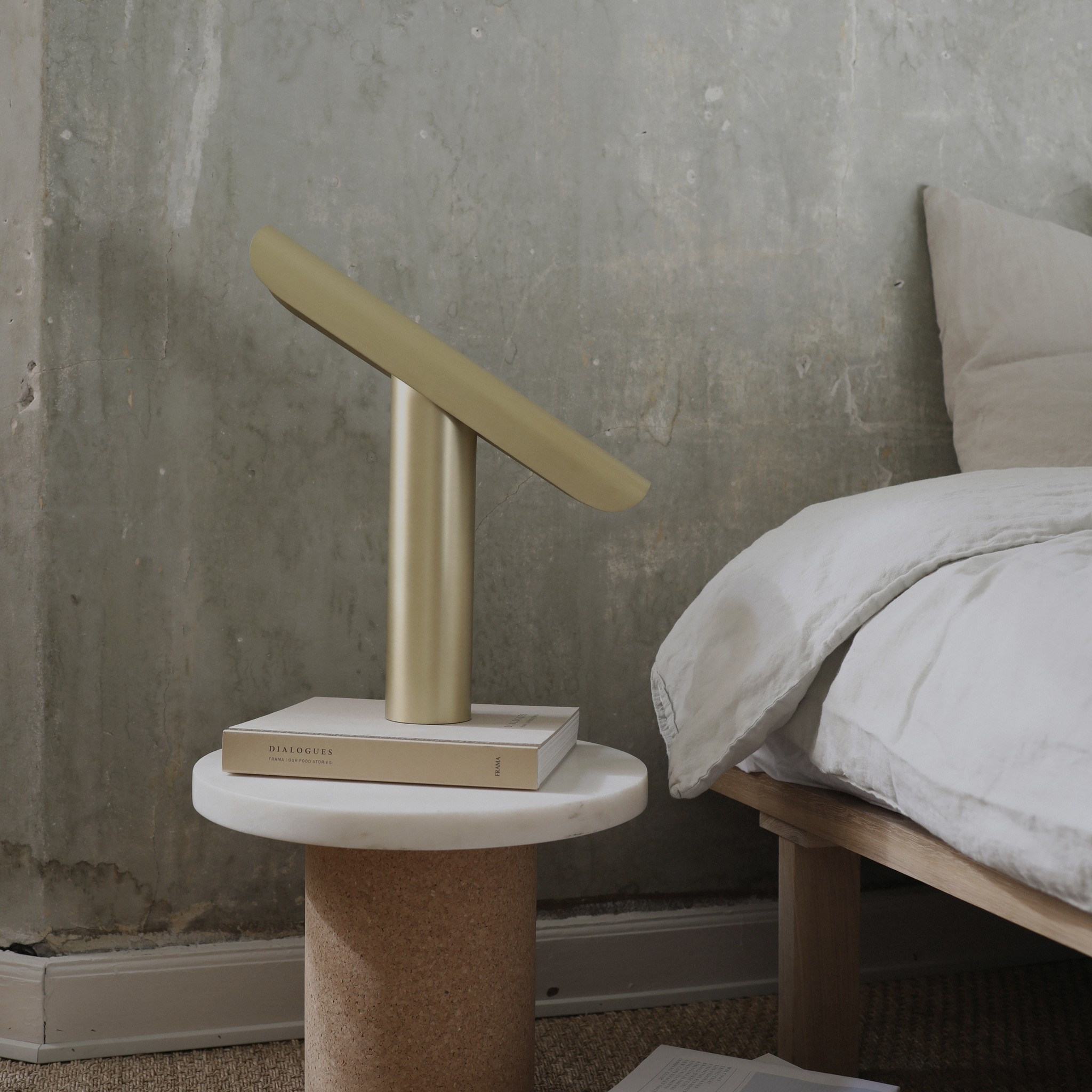 FRAMA T-lamp l table l brushed brass