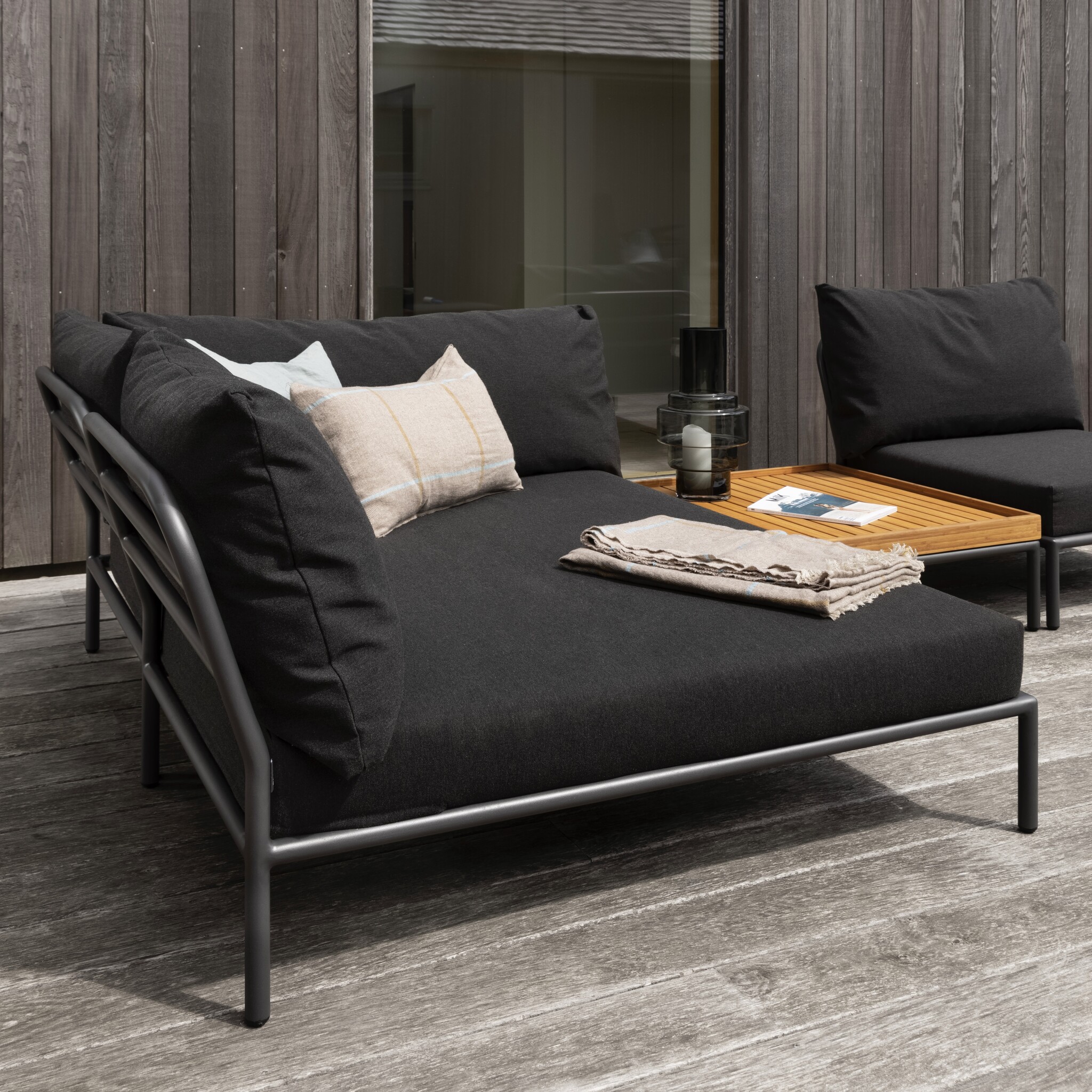 Houe Level 2 Loungeset - Sunbrella Ash Heritage/Dark Grey powder coated aluminium