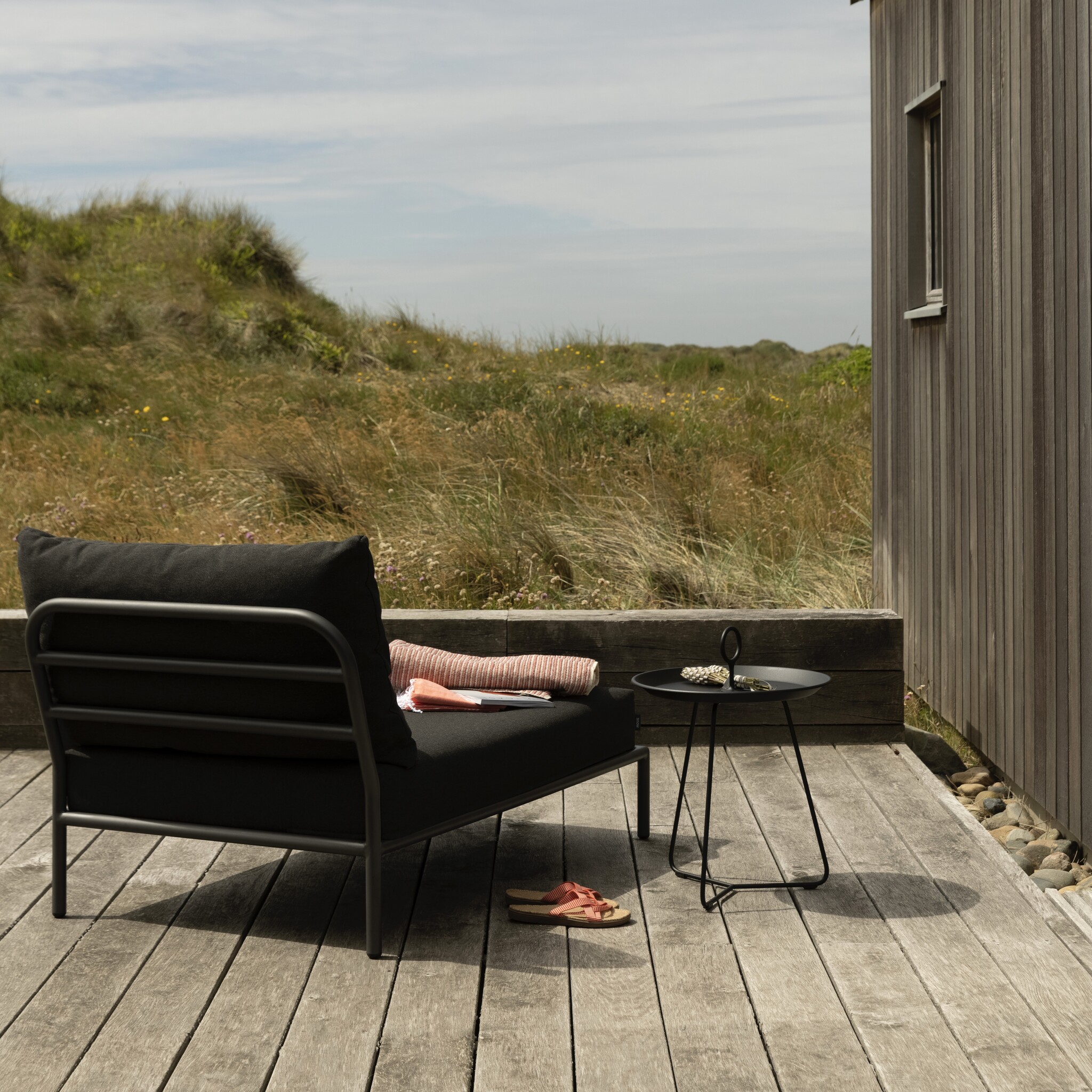 Houe Level 2 Loungeset - Sunbrella Ash Heritage/Dark Grey powder coated aluminium