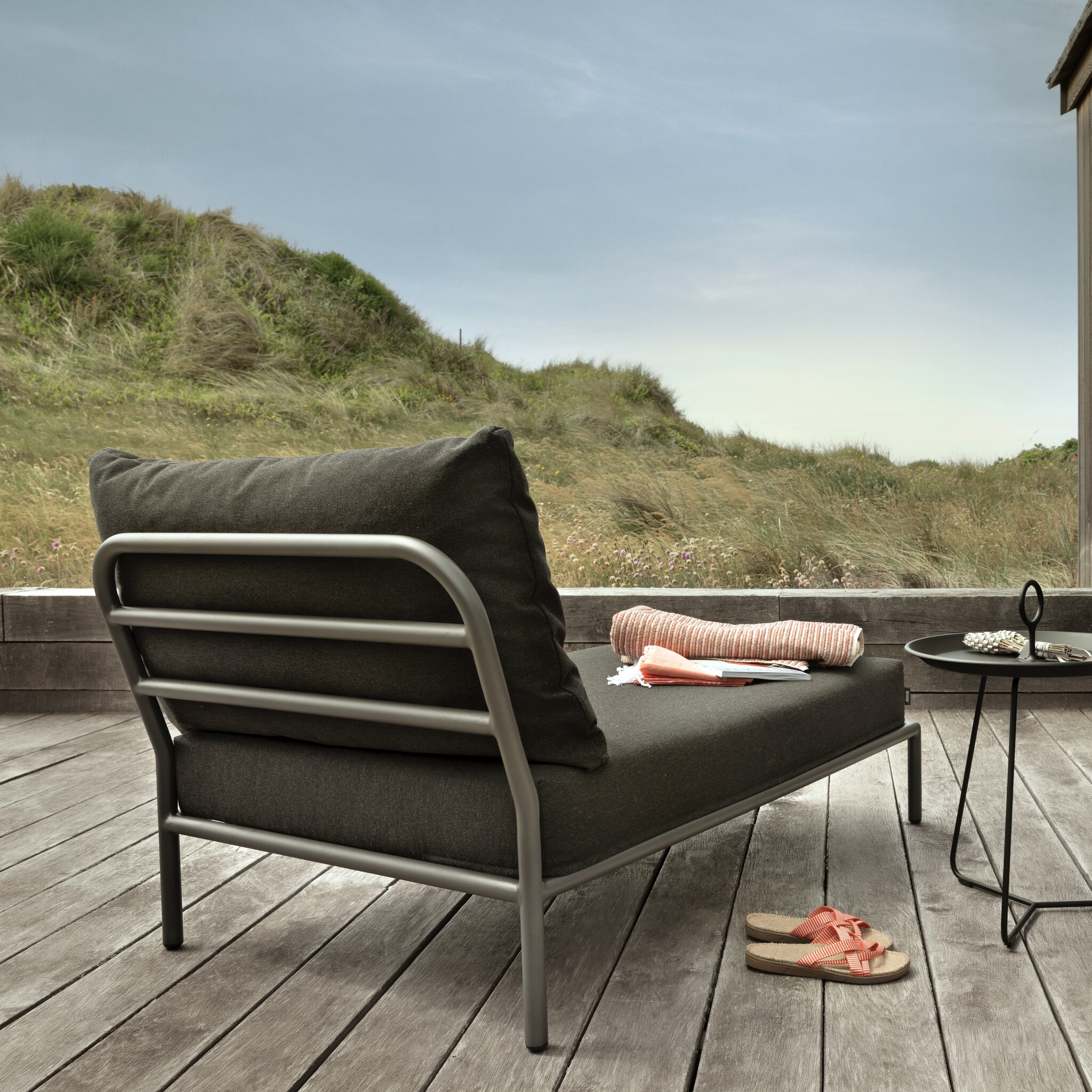 Houe Level 2 Loungeset - Sunbrella Ash Heritage/Dark Grey powder coated aluminium