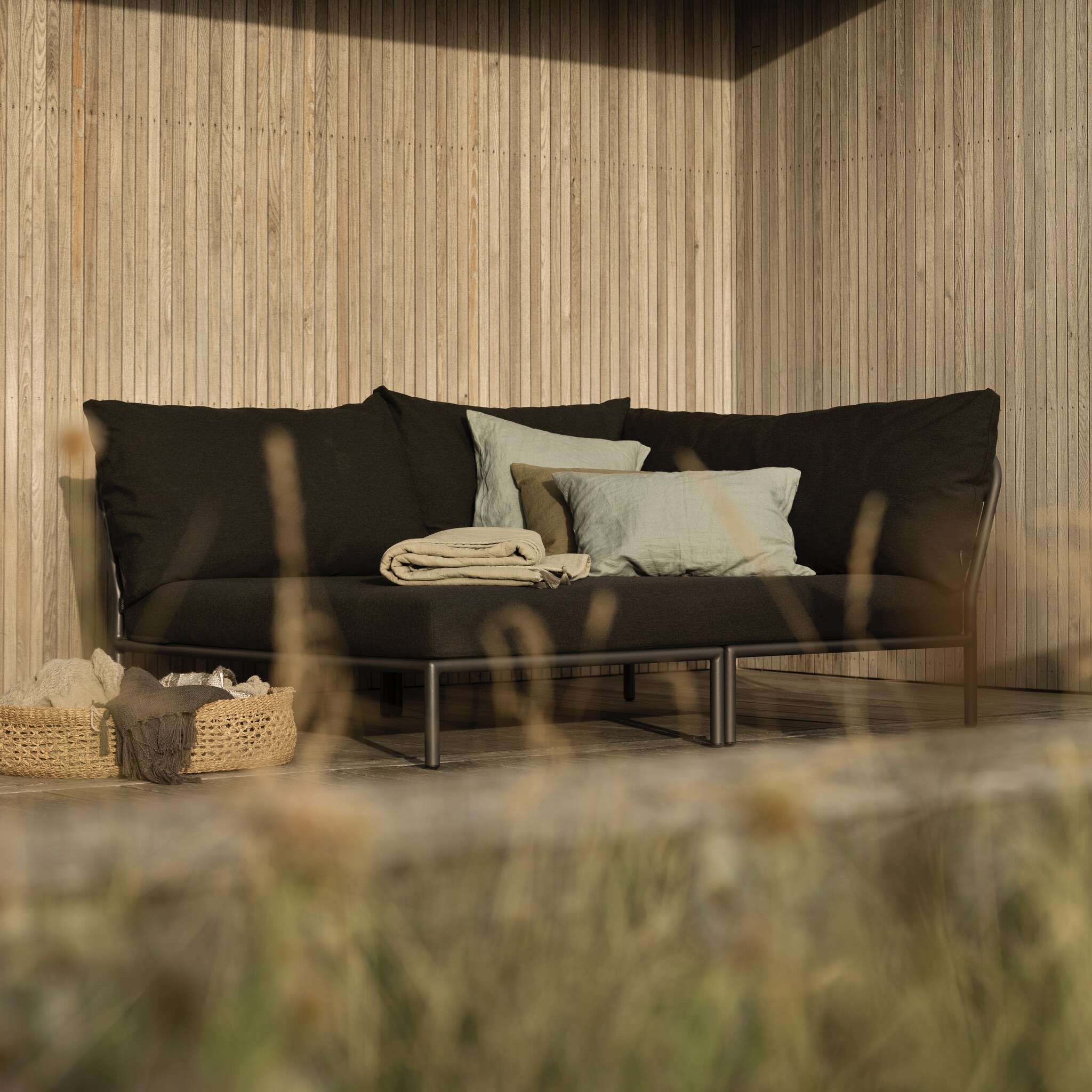 Houe Level 2 Loungeset - Sunbrella Ash Heritage/Dark Grey powder coated aluminium