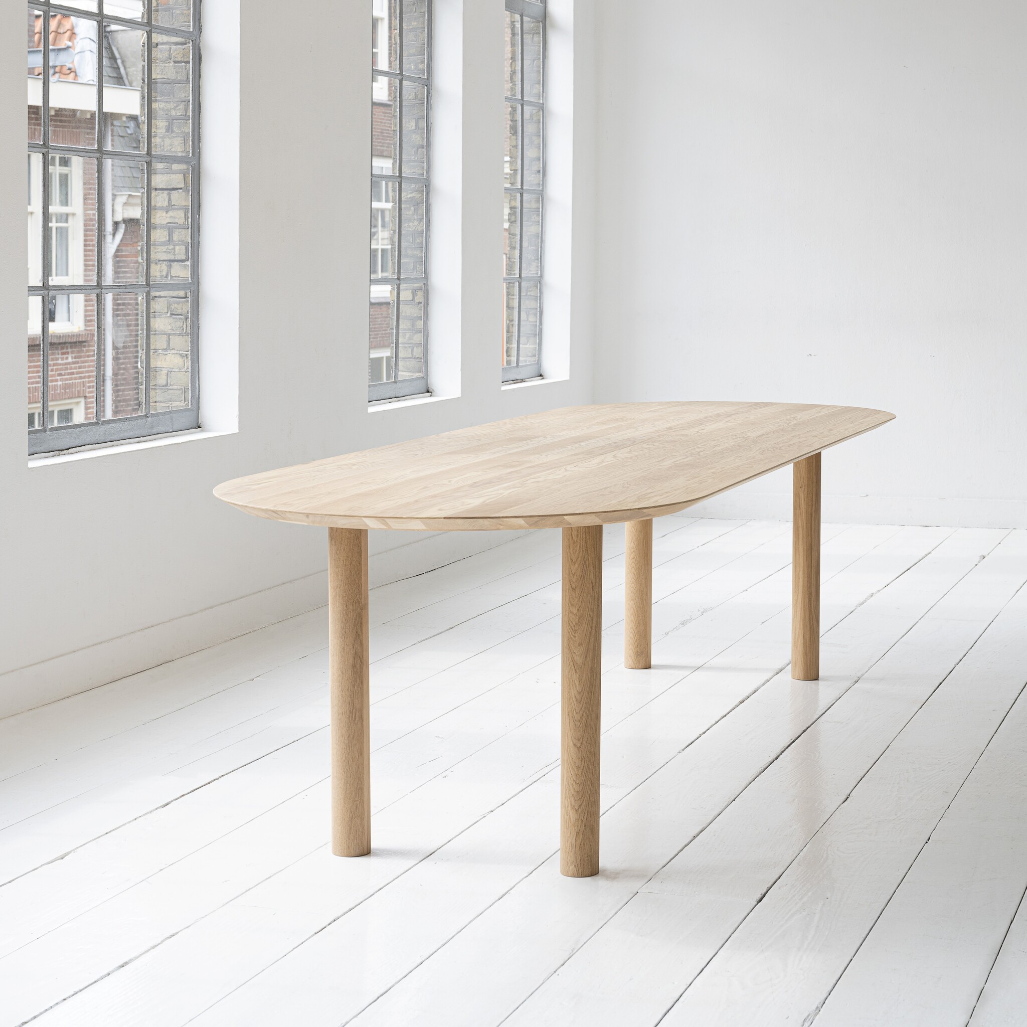 STUDIO HENK Eettafel plat ovaal - Cylinder - 240 x 90 cm - verjongd - Eiken natural light hardwax olie