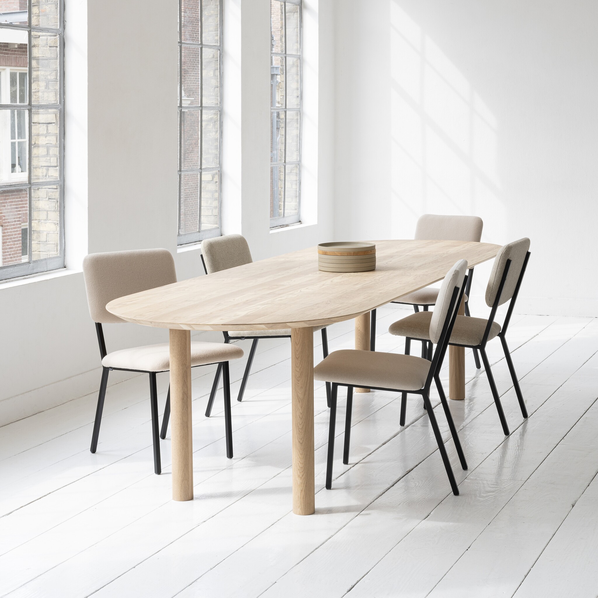STUDIO HENK Eettafel plat ovaal - Cylinder - 240 x 90 cm - verjongd - Eiken natural light hardwax olie