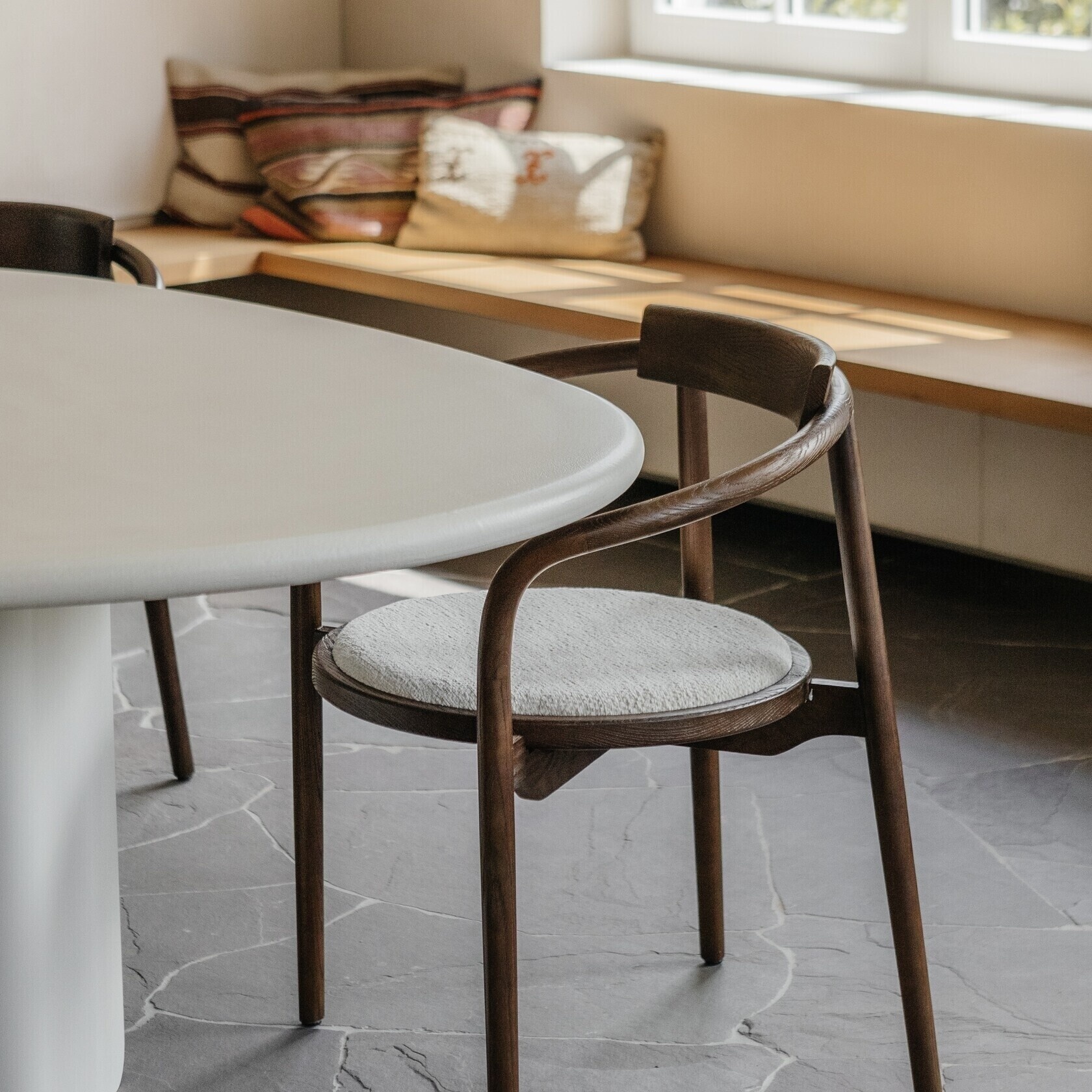 TOOON by Toon De Somer Ton Sur Tooon TST Table large cement 237x192cm