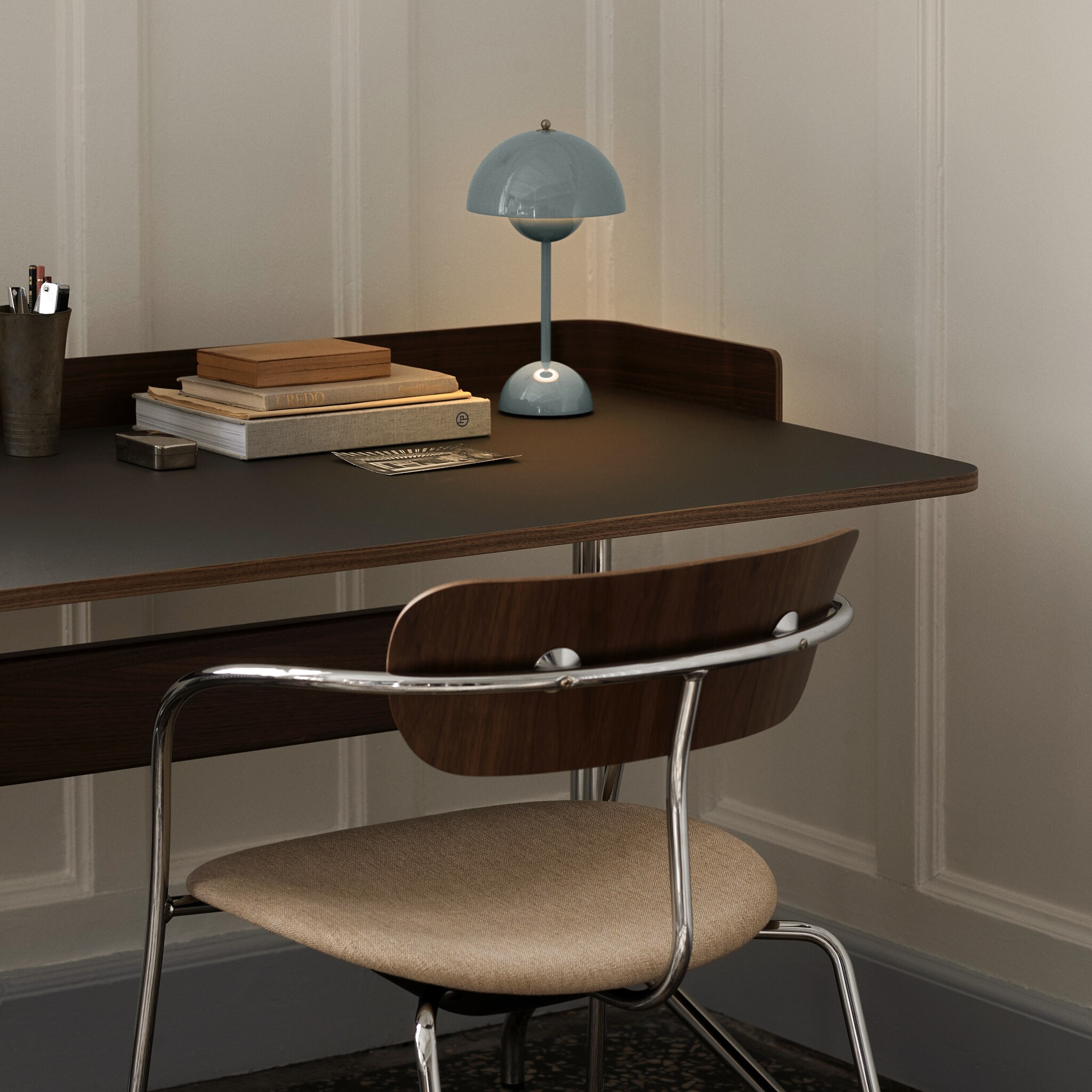 &Tradition Pavilion AV17 - Iron Linoleum w. lacquered walnut & chrome base