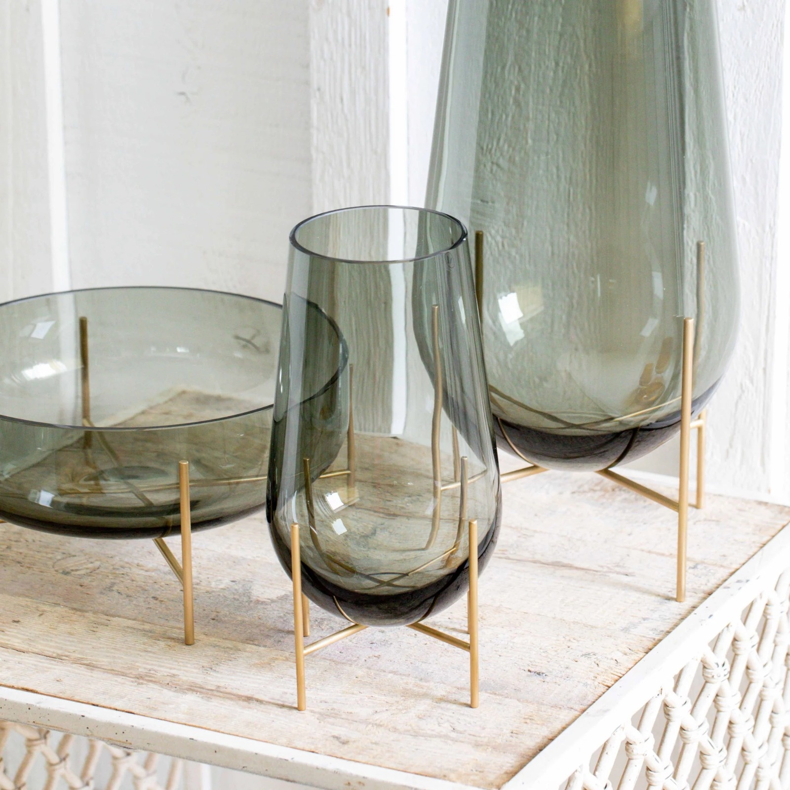 Audo Copenhagen Echasse Vase, S, Brushed Brass/Green smoked glass