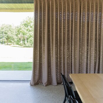 Raamdecoratie op maat - bezoek onze winkel voor meer info