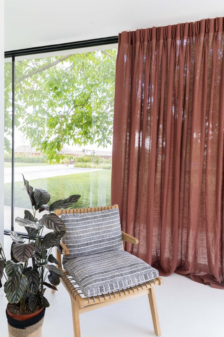 Raamdecoratie op maat - bezoek onze winkel voor meer info