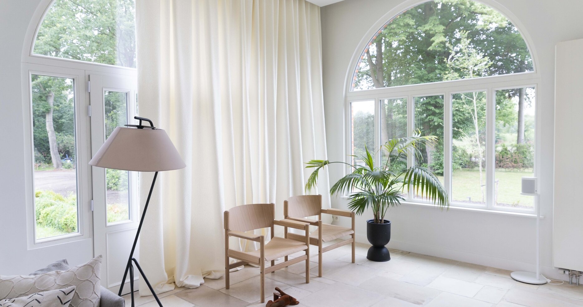 Raamdecoratie op maat - bezoek onze winkel voor meer info