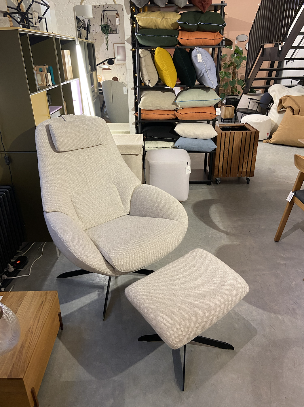 Bolia Saga Armchair with return swivel function - Ascot beige