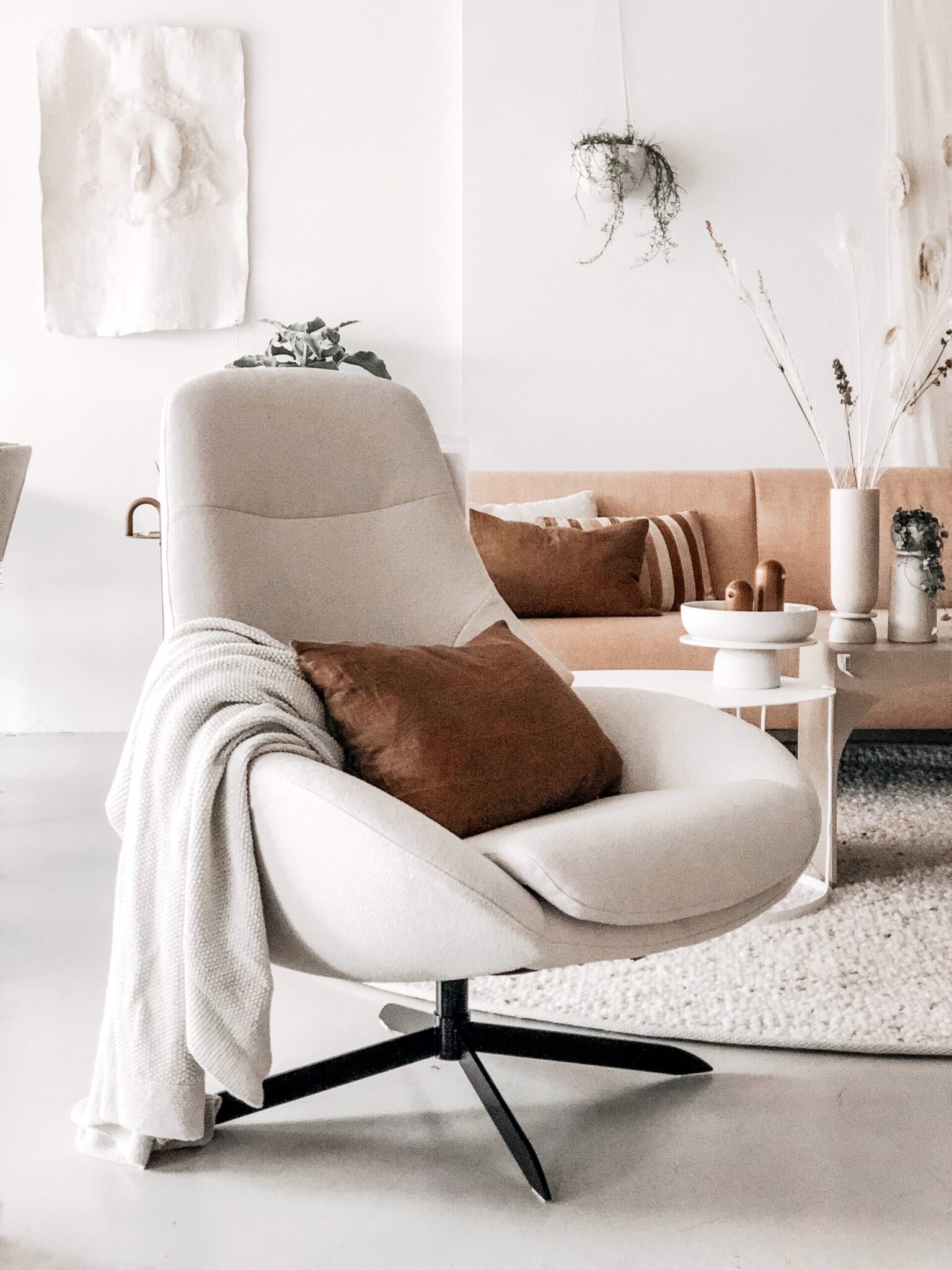 Bolia Saga Armchair with return swivel function - Ascot beige