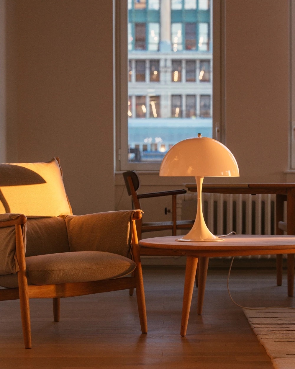 Louis Poulsen Panthella 400 Tafellamp Wit Opaal Acryl