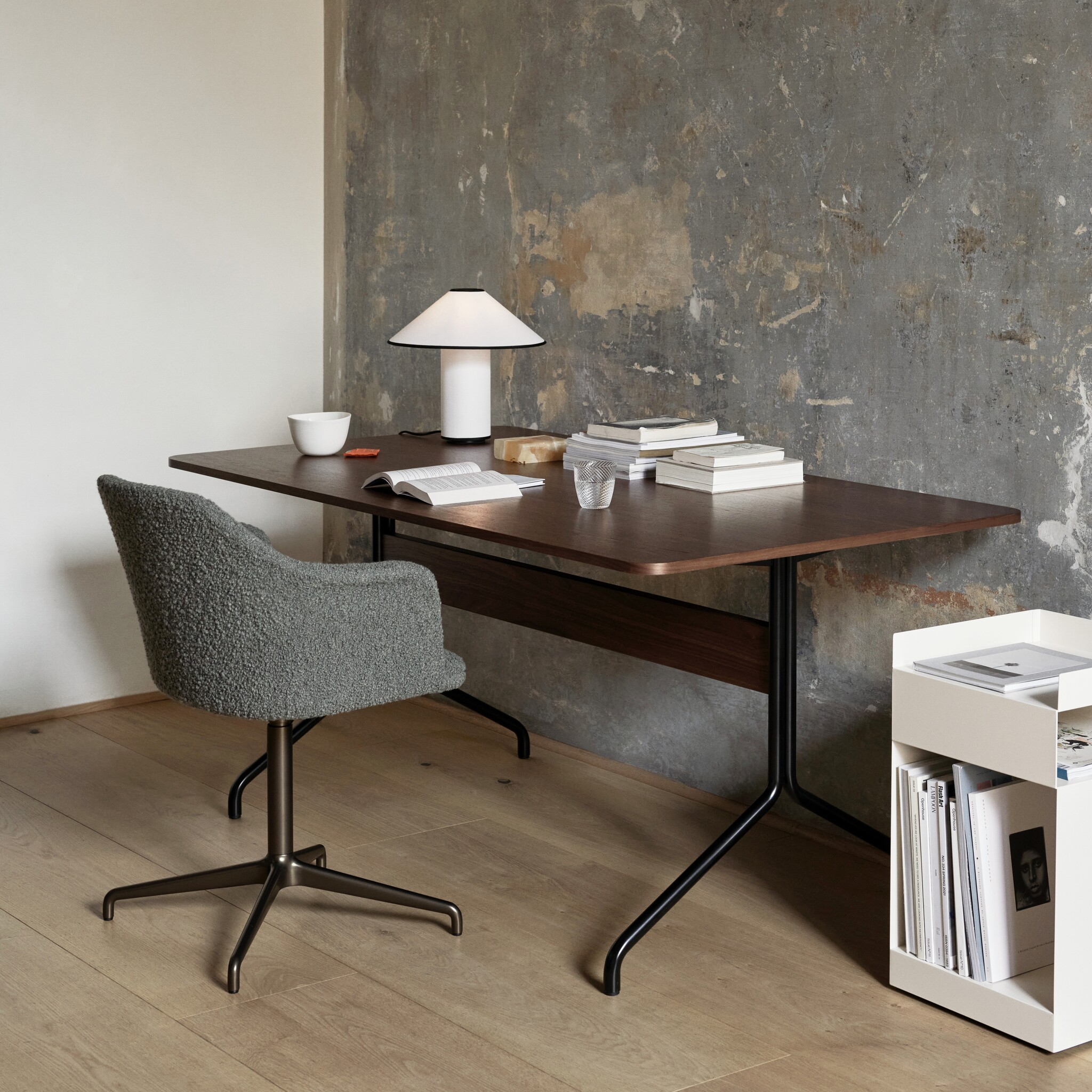 &Tradition Pavilion AV18 - Black Base