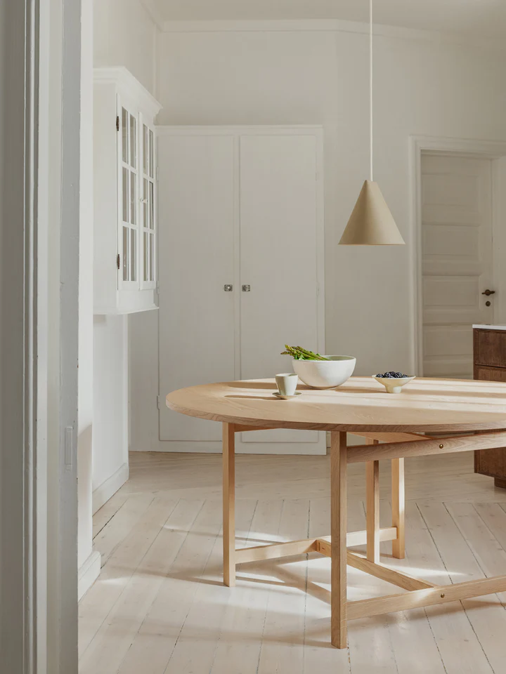 Moebe Round Dining Table Ø130