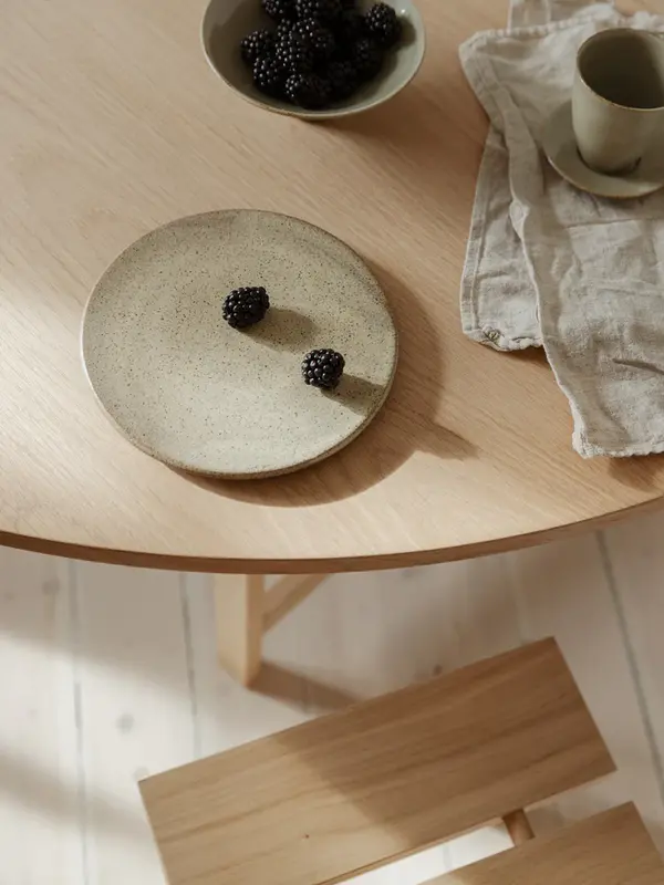 Moebe Round Dining Table Ø130