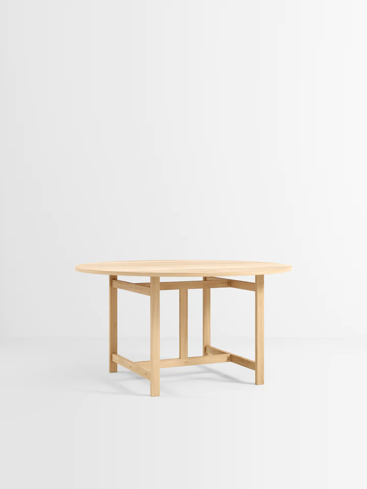 Moebe Round Dining Table Ø130