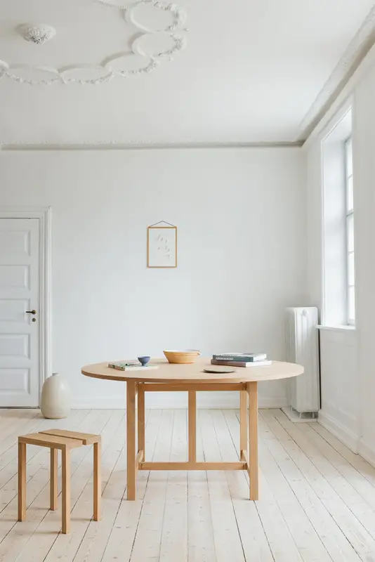 Moebe Round Dining Table Ø130