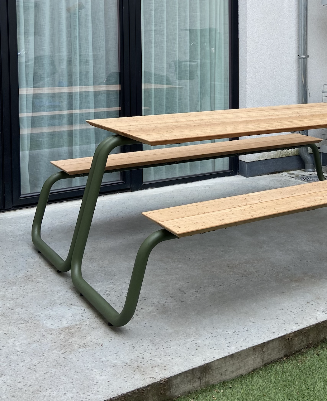 WÜNDER The Table Small 235 cm - Customised - Olive Green RAL 6003