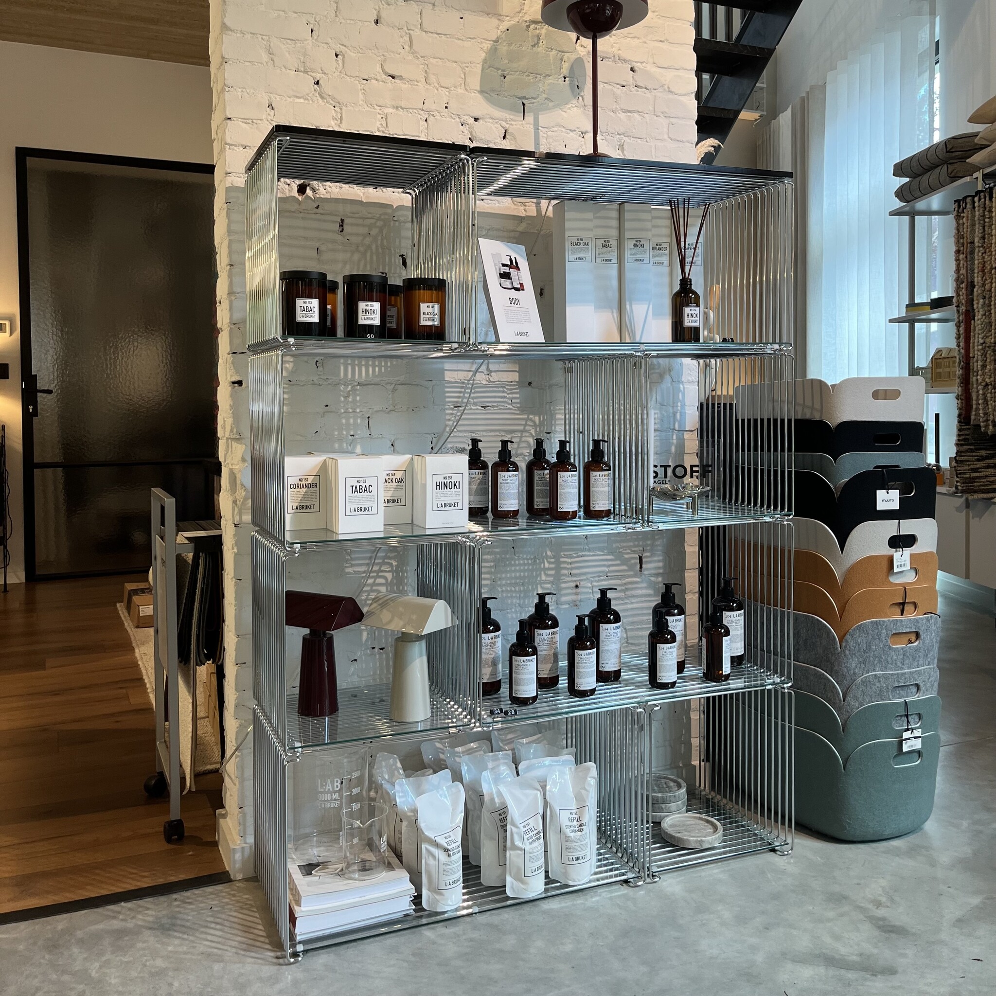 MONTANA Panton Wire Configuration with glass inlays en top - Chrome