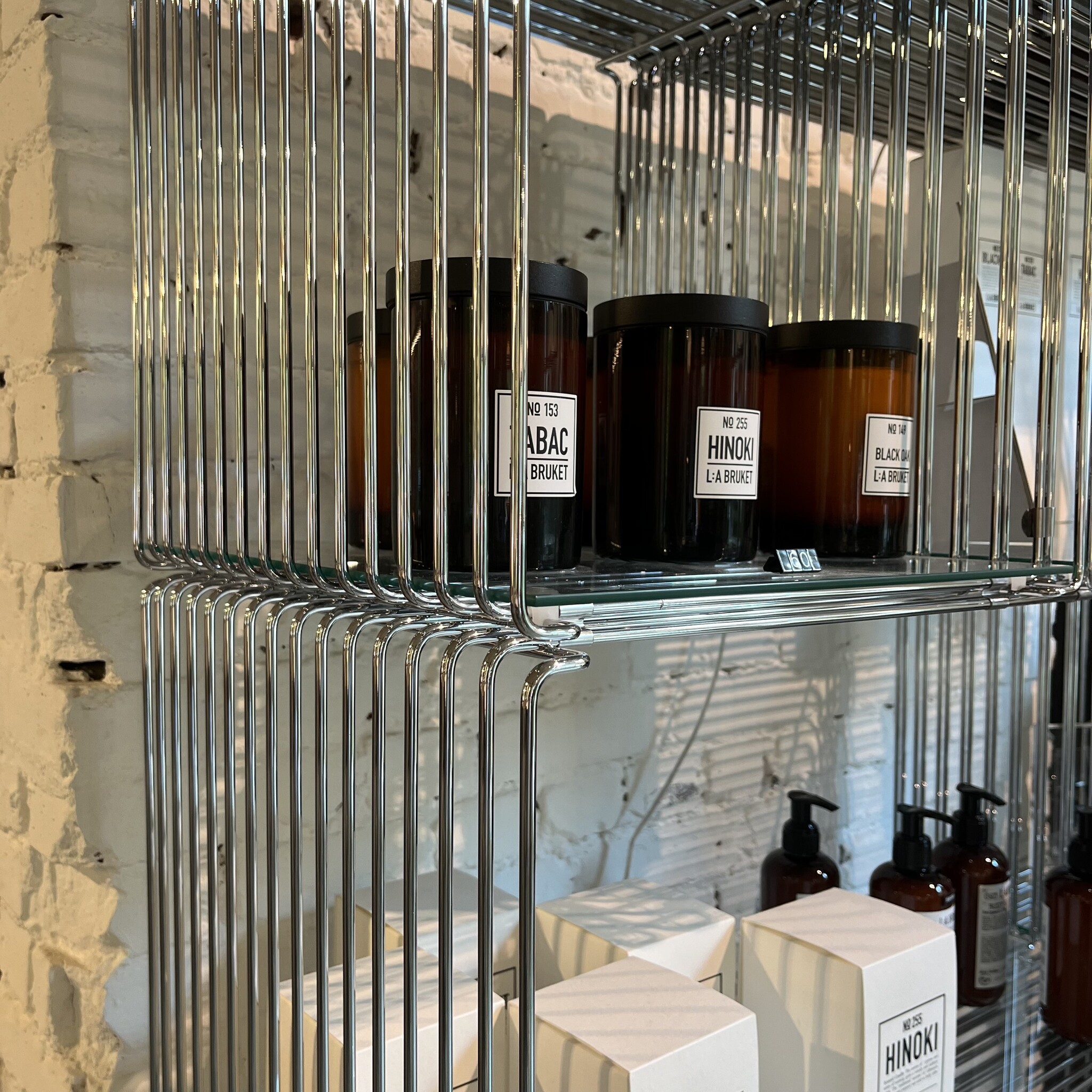 MONTANA Panton Wire Configuration with glass inlays en top - Chrome